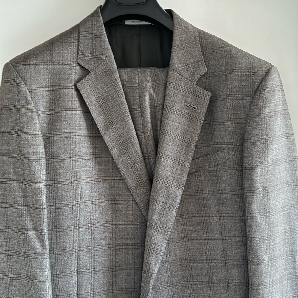 BNWT Armani Collezioni suit US46 IT56